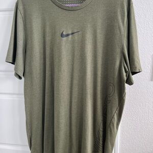 Nike Men's Short Sleeve Tee in Olive